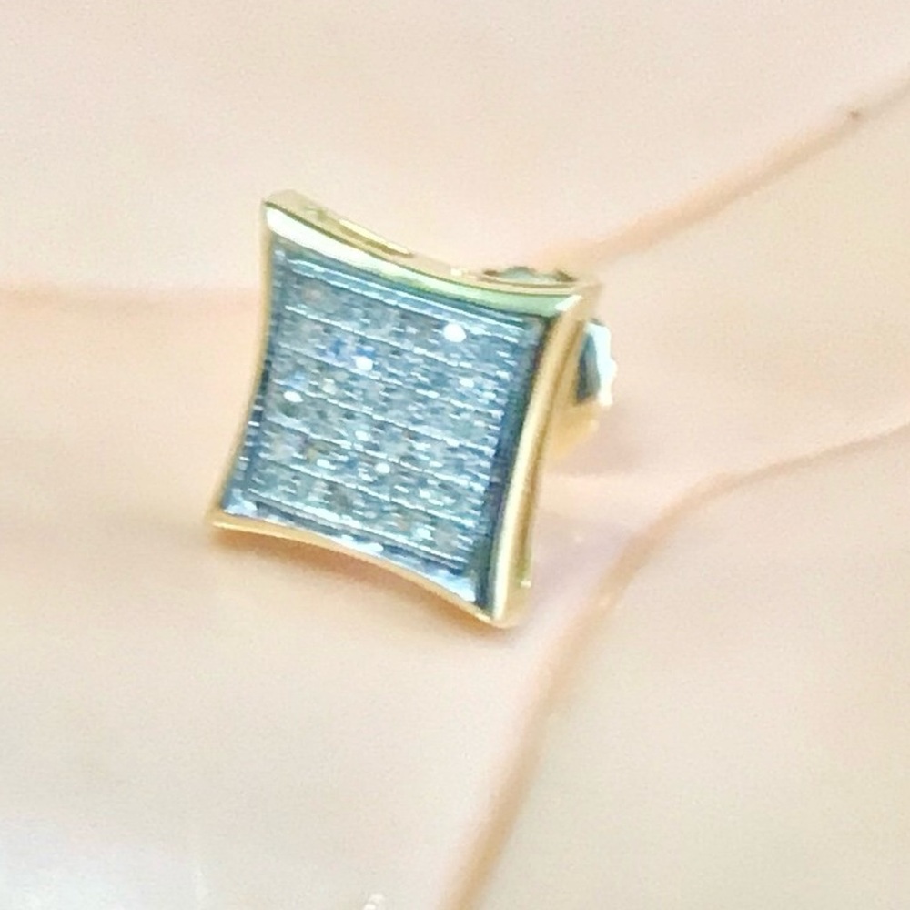 NWOT  Real Stamped  14 KT gold diamond pave stud single unisex , weight 0.30 CTW